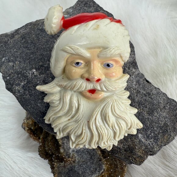 Vintage Composite Plastic Santa Claus Pin 2.25" Pin Back - Picture 1 of 5